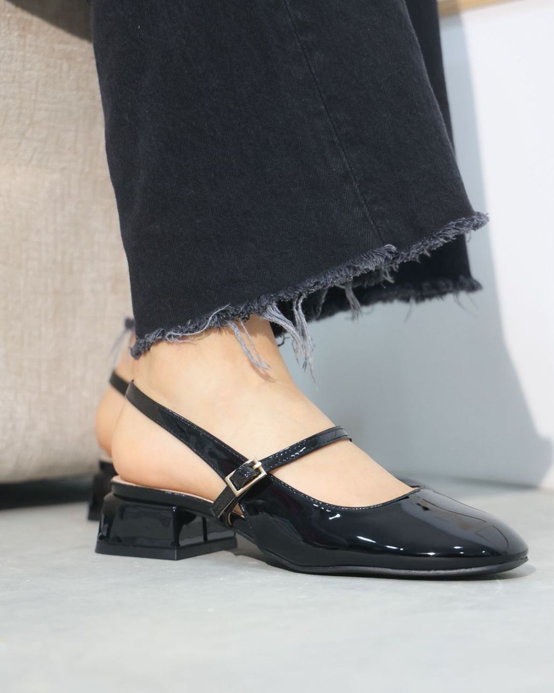 122I Charol Negro