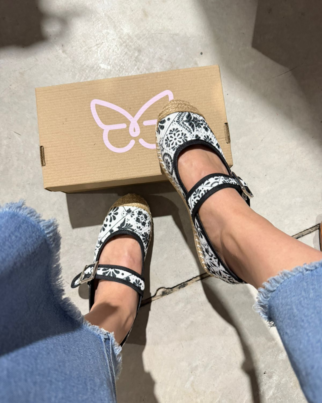 135DF Casual Sintético Textil Flores Blanco/Negro