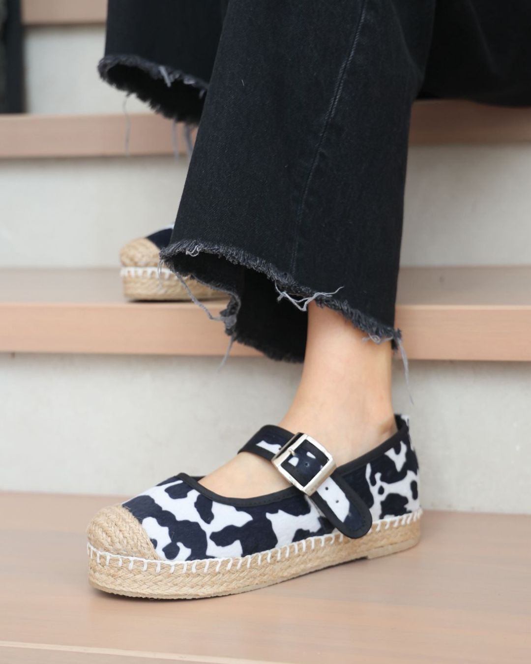 135DF Casual Sintético Estampado Negro