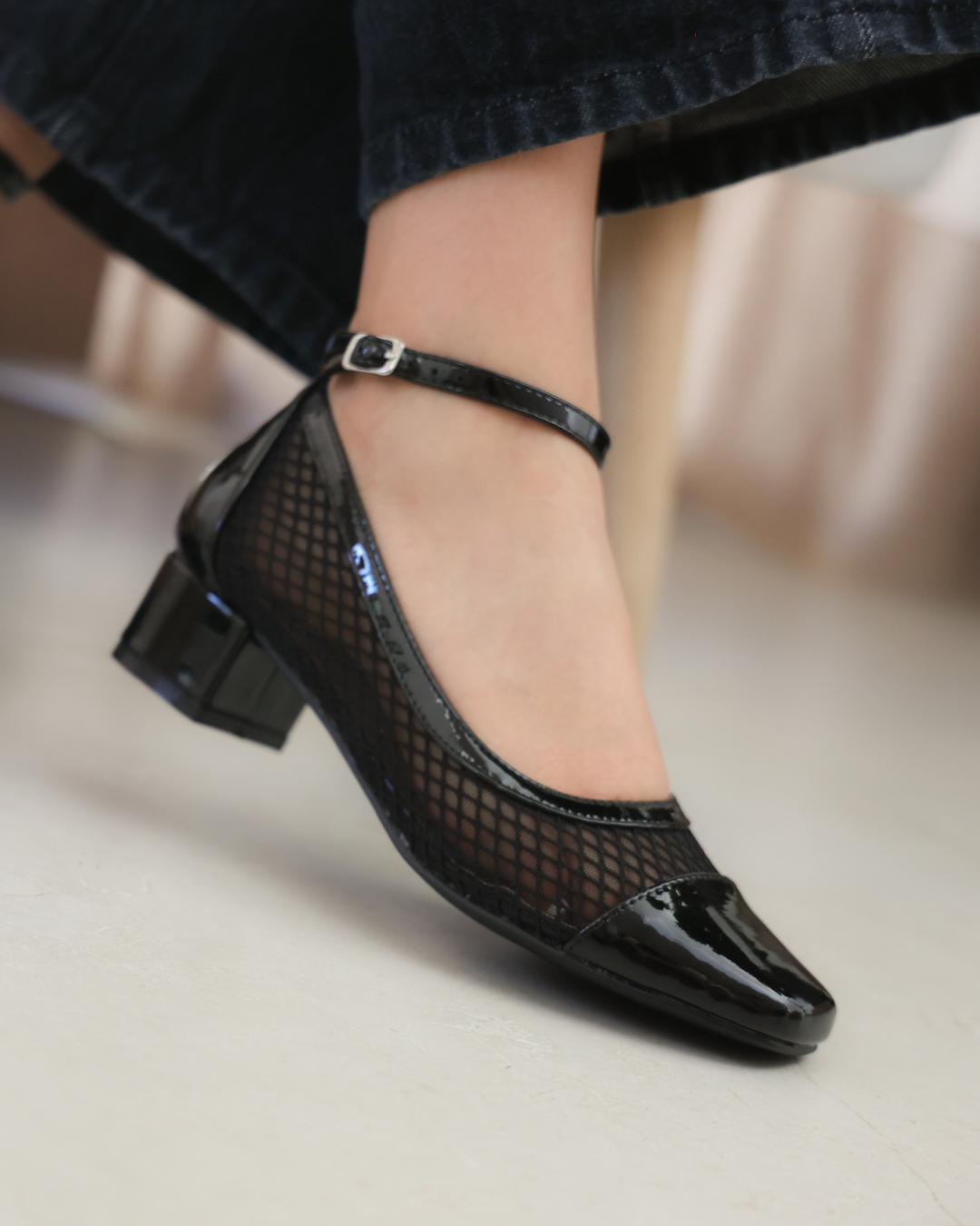 250AR Zapatilla Sintético Malla Negro/Charol Negro