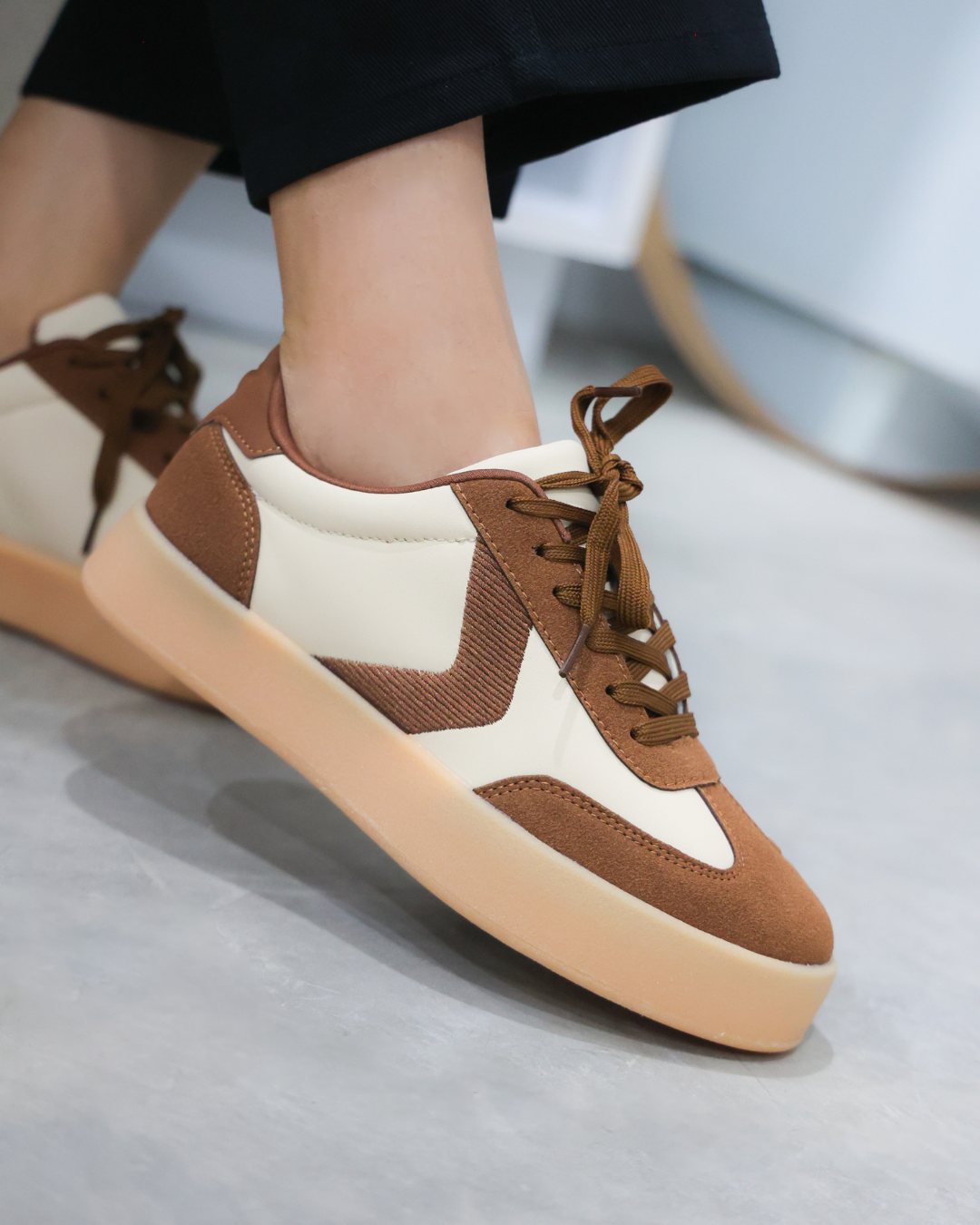 133I Gamuza Café/Sintético Beige