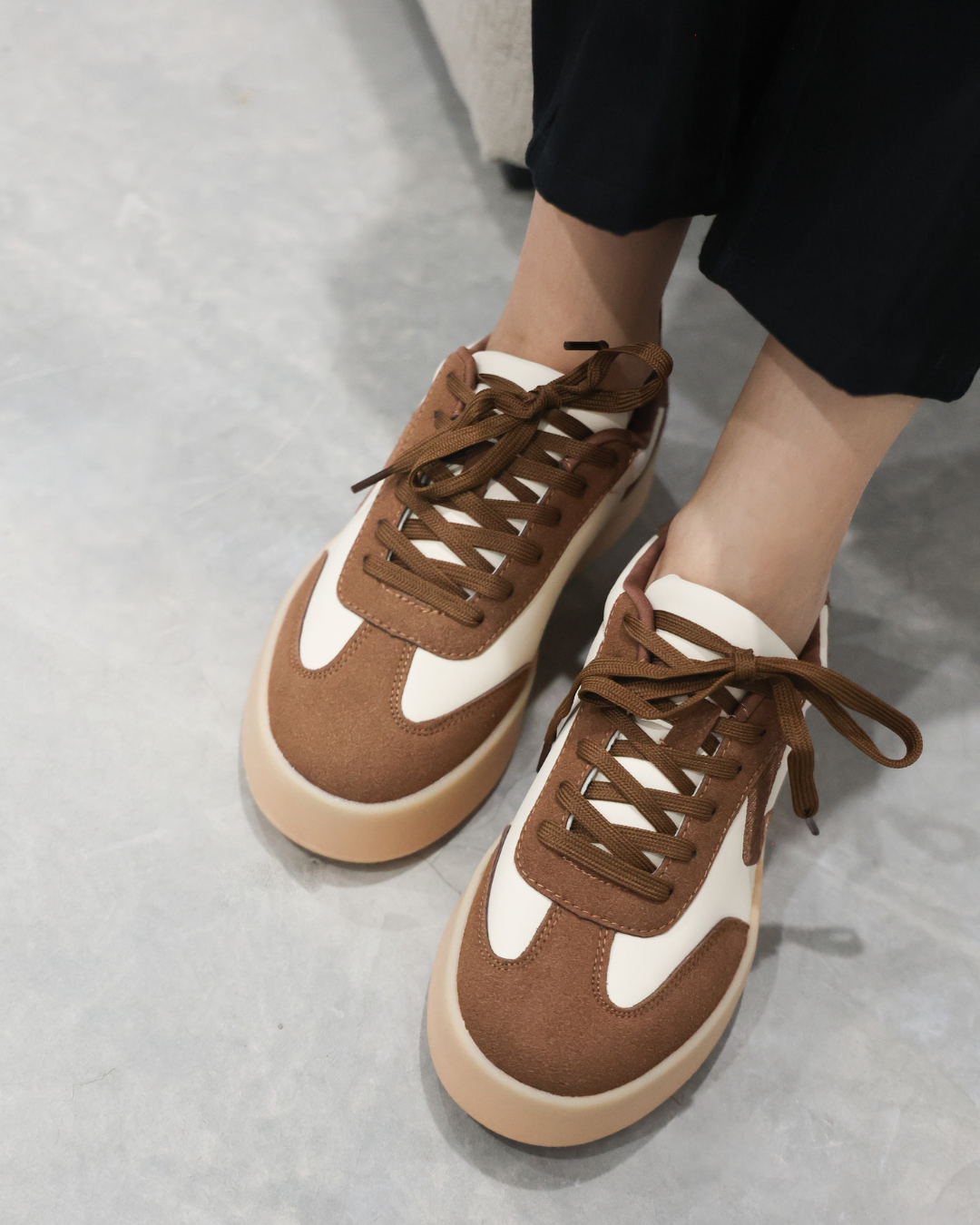 133I Gamuza Café/Sintético Beige