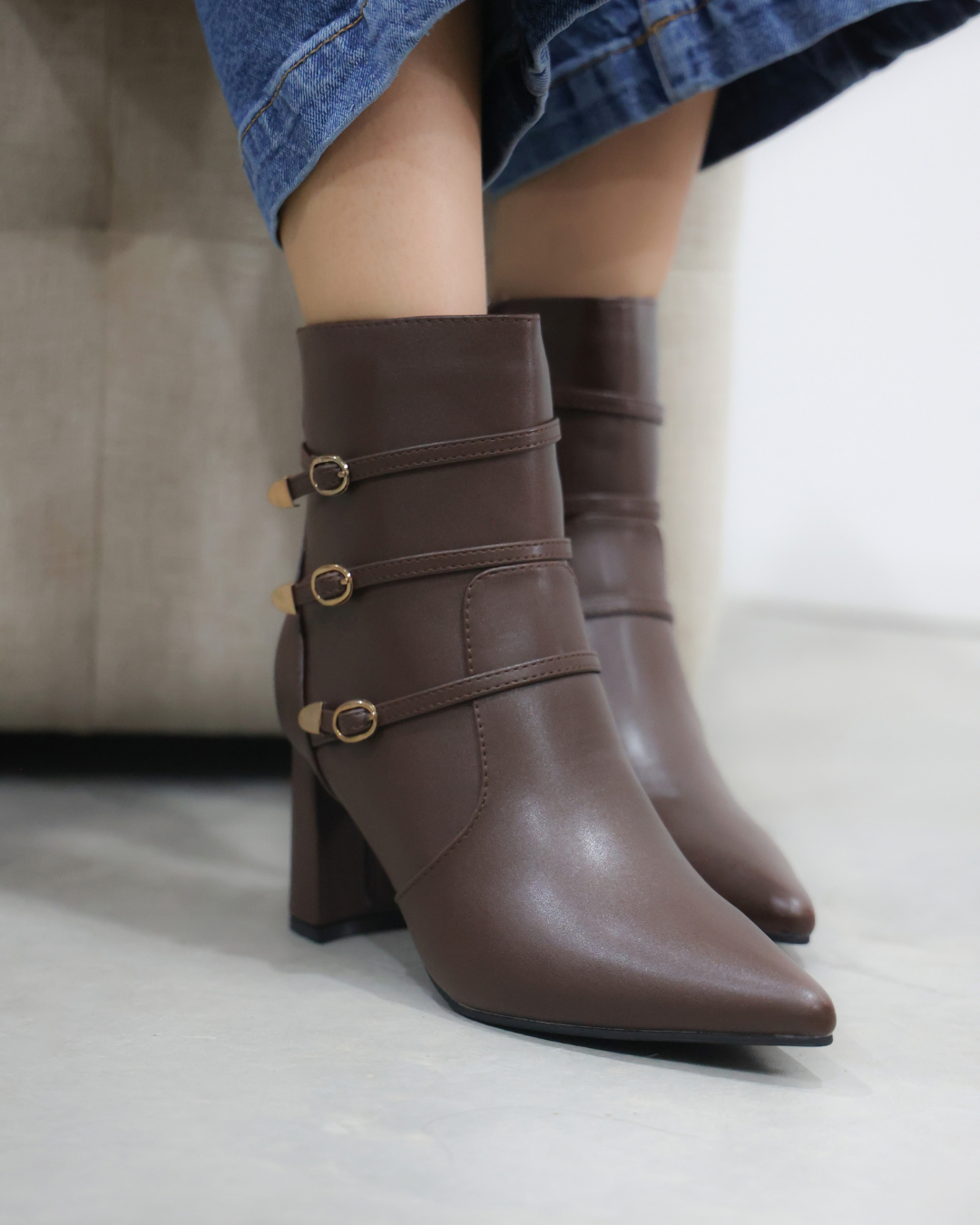 329AR Bota Sintético Café