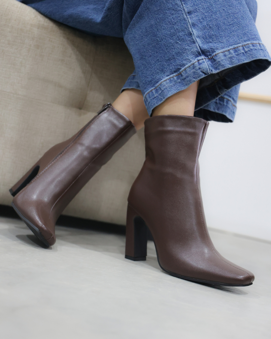 332AR Bota Sintético Café