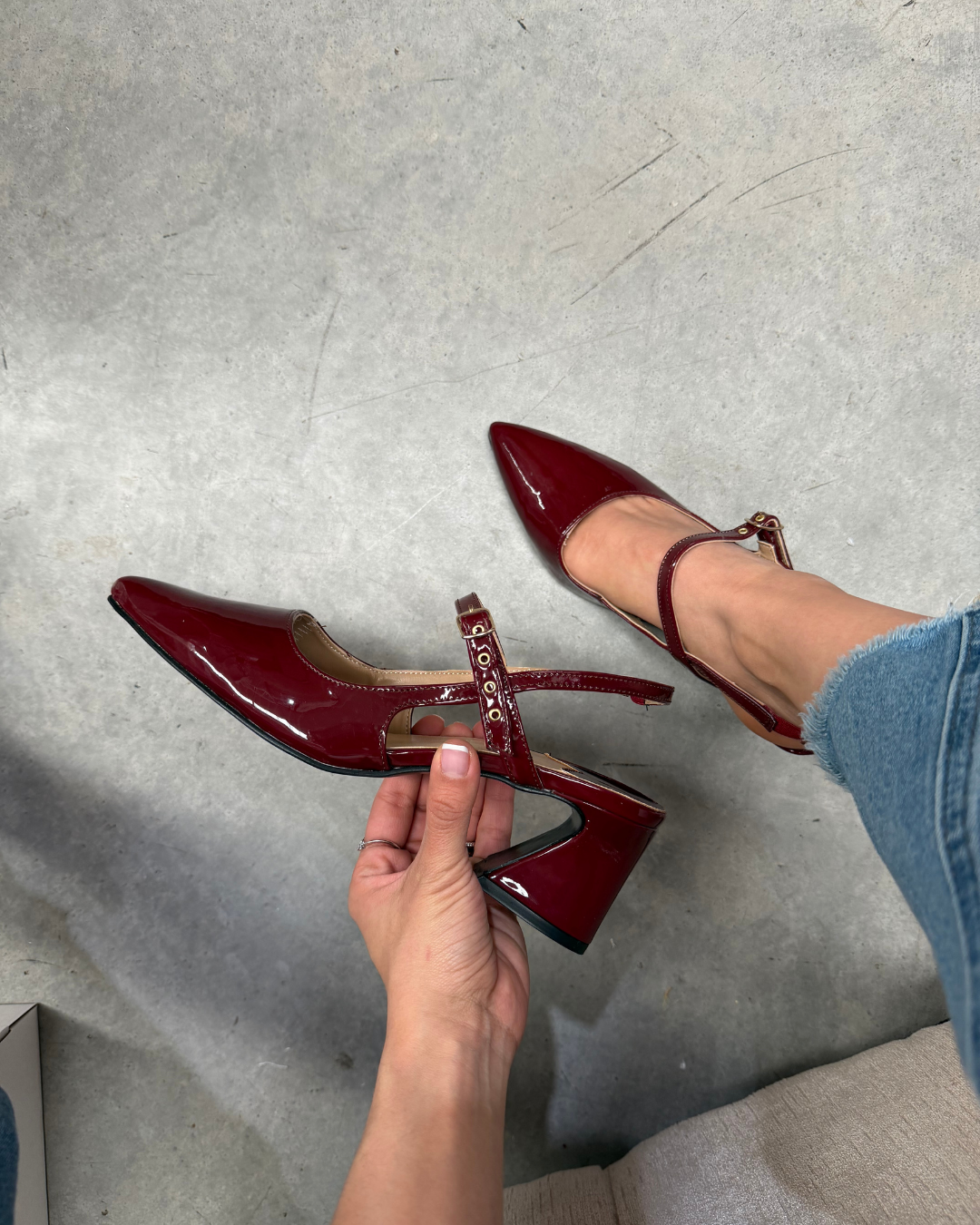 70390 Zapatilla Sintético Charol Vino