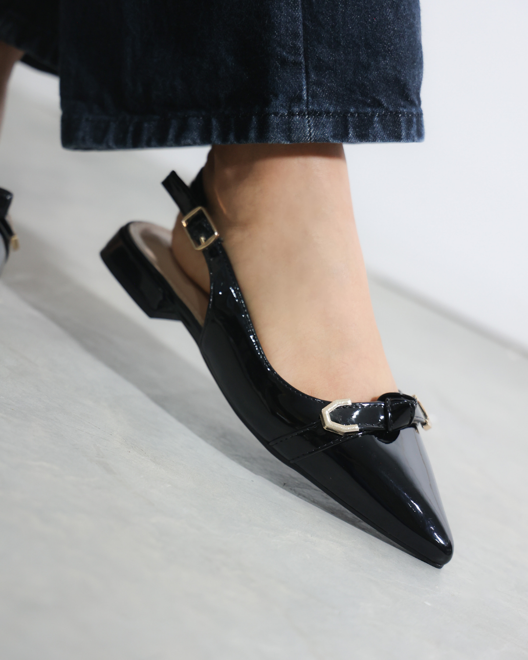 267AR Zapatilla Sintético Charol Negro