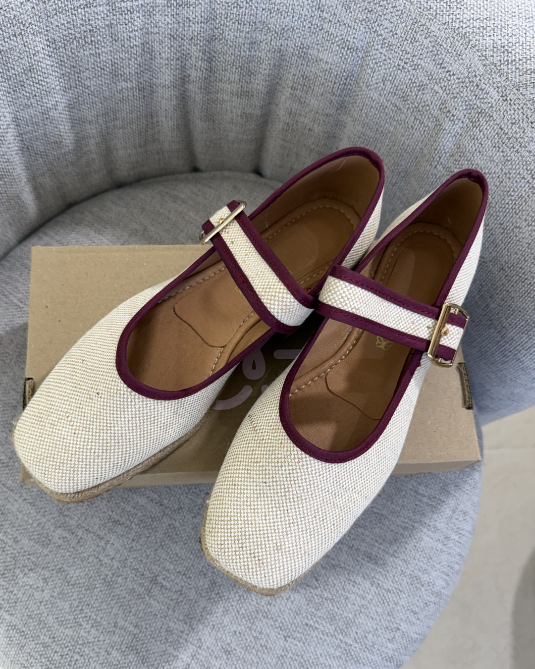 5079R Casual Sintético Arpillera Natural/Vino