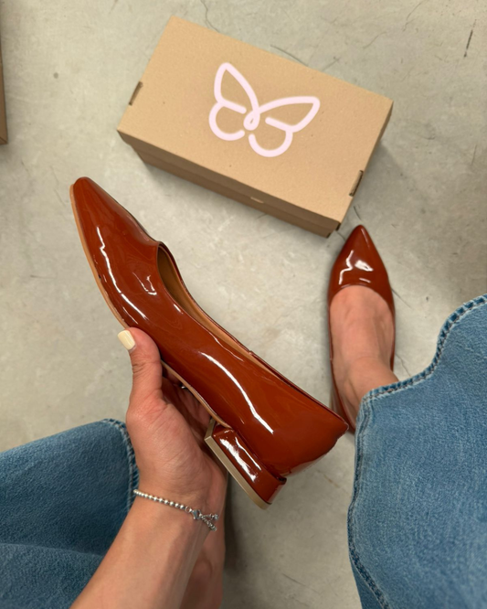 1500R Zapatilla Charol Cacahuate