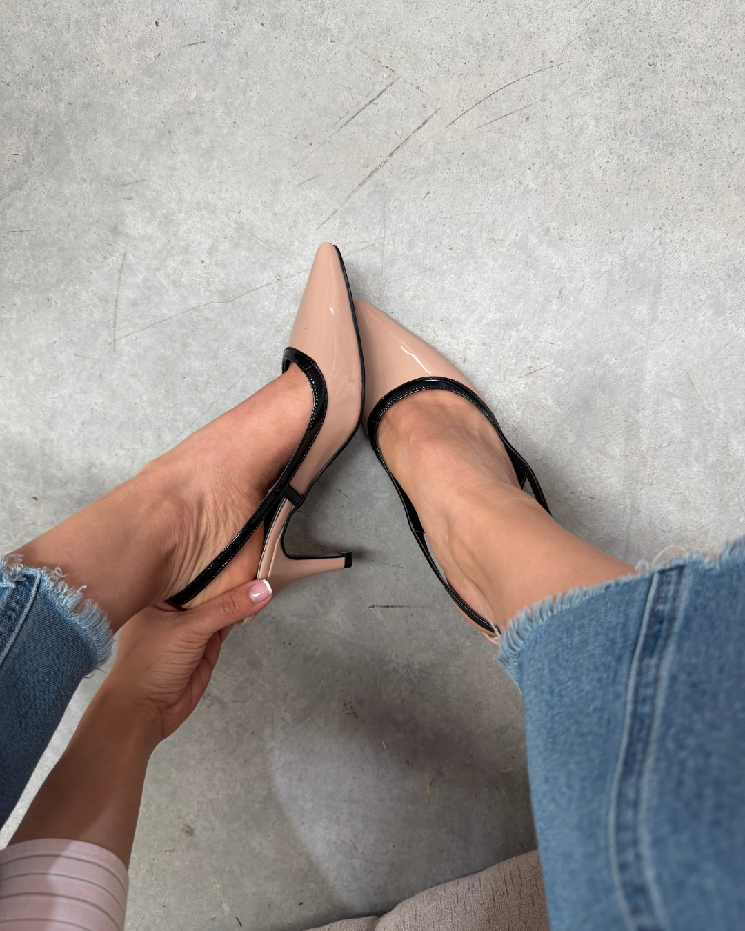 1602L Zapatilla Charol Neutro/Negro