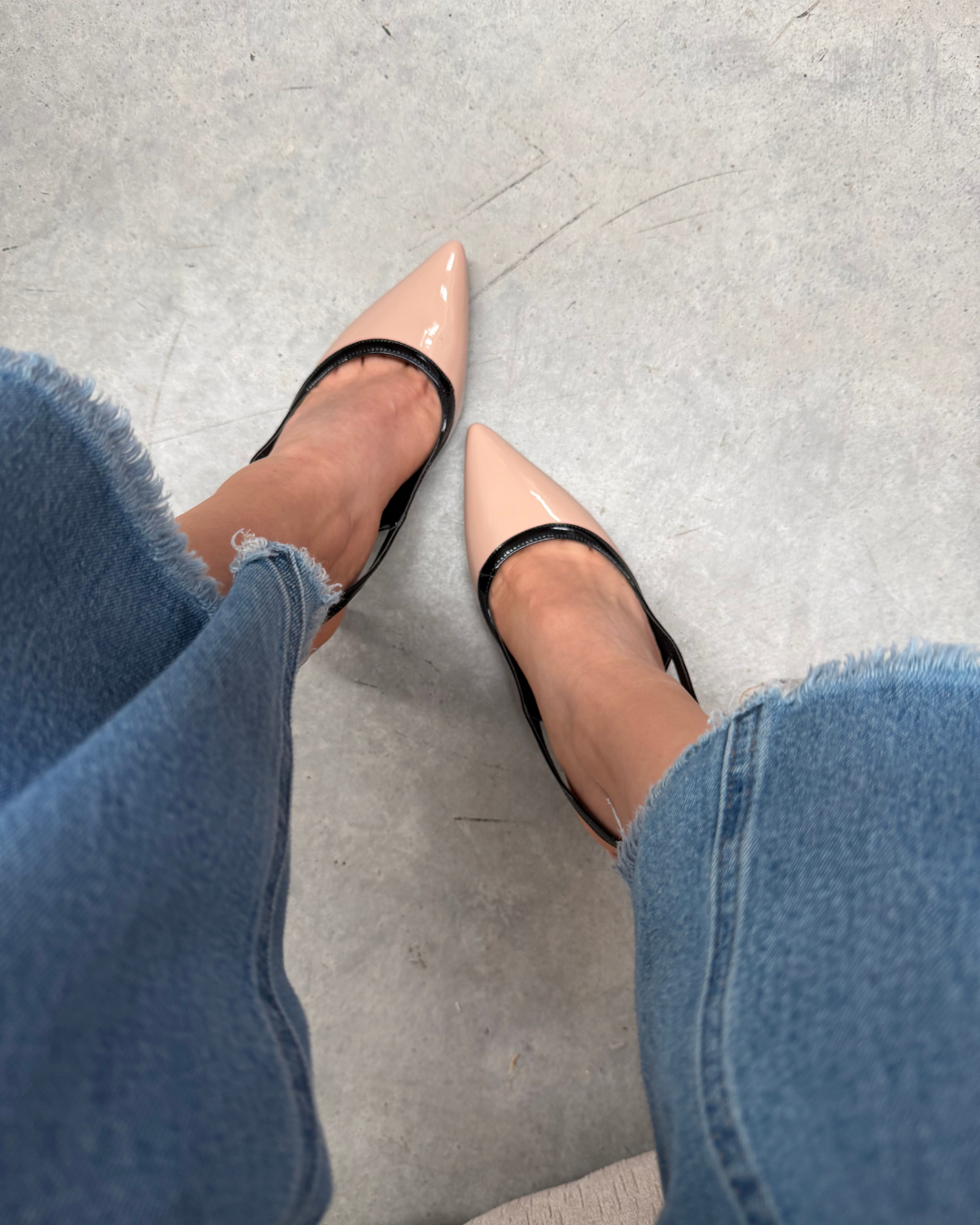 1602L Zapatilla Charol Neutro/Negro