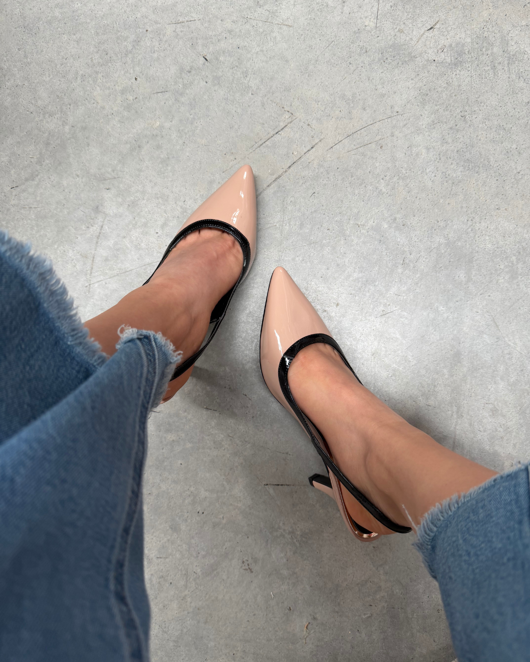 1602L Zapatilla Charol Neutro/Negro