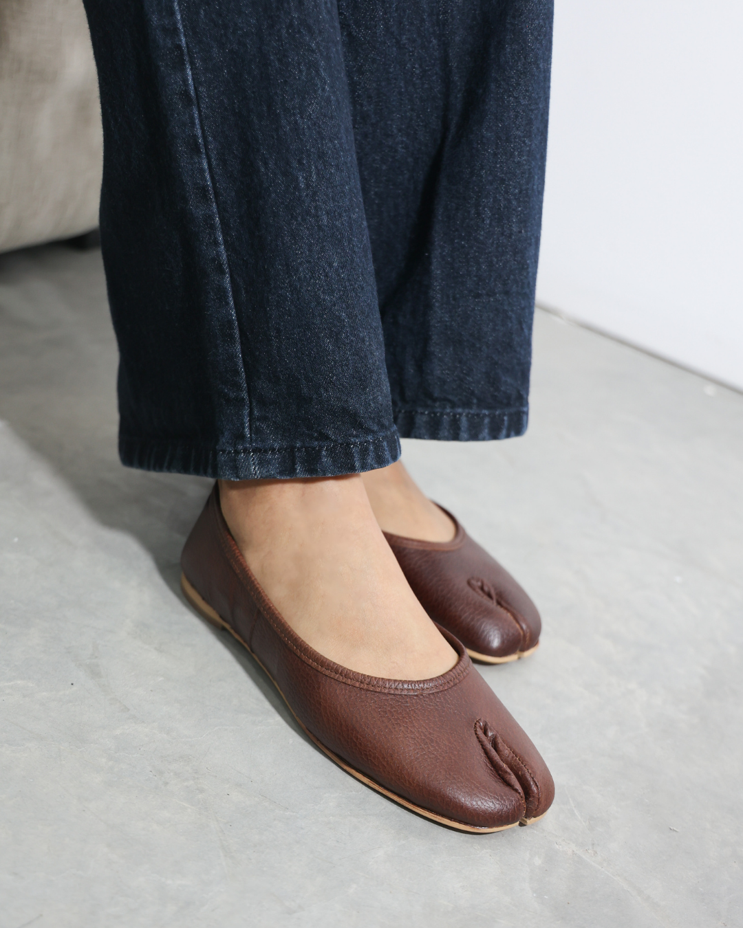4801R Tabbi Piel Café zapato estilo japones hecho con material de alta calidad