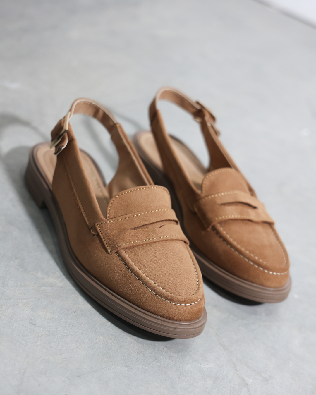 12019R Casual Sintético Durazno Almendra