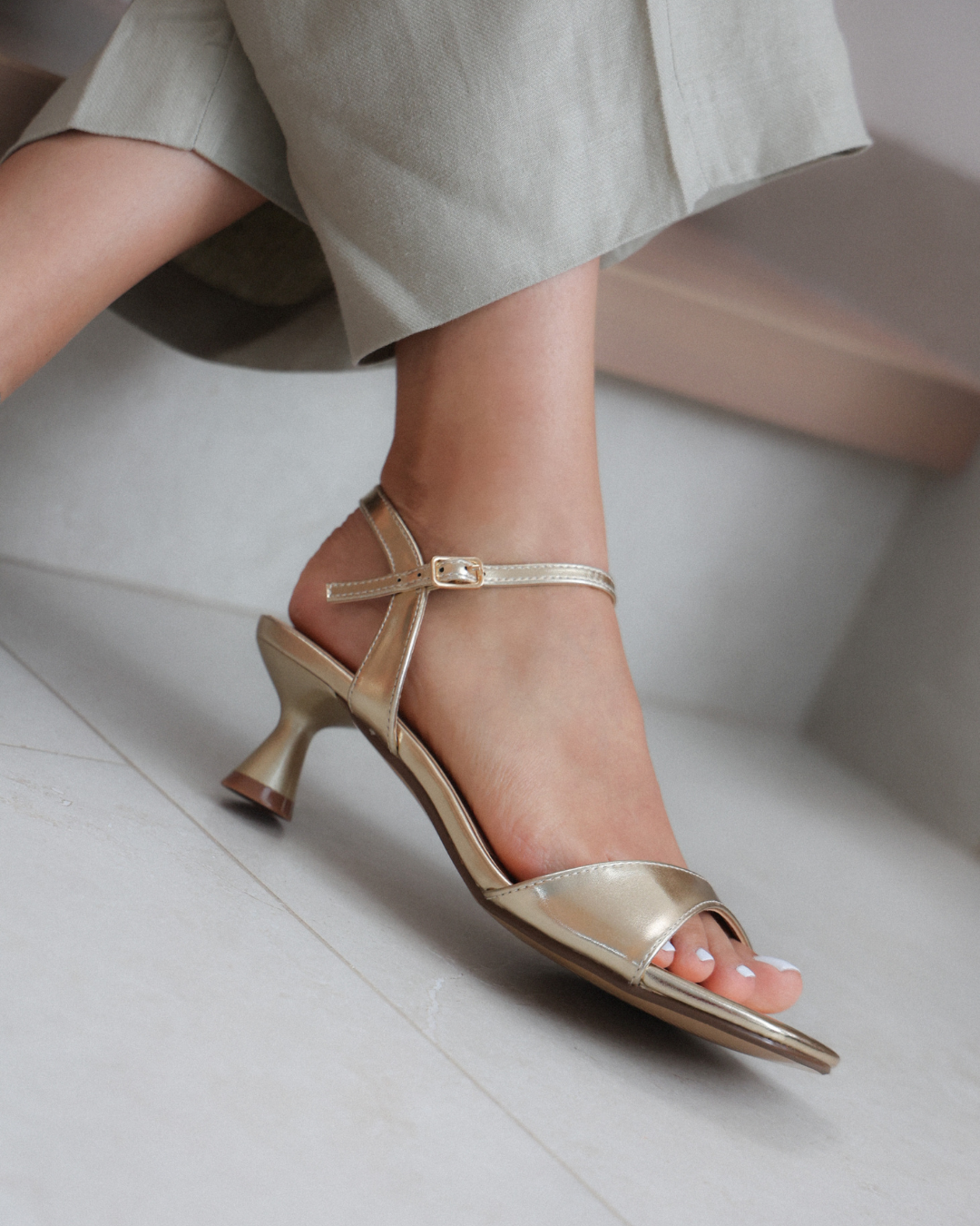 276AR Zapatilla Sintético Napa Metalica Oro Inglés