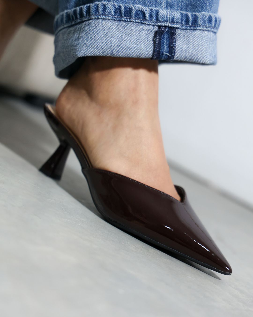 283AR Zapatilla Sintético Charol Café
