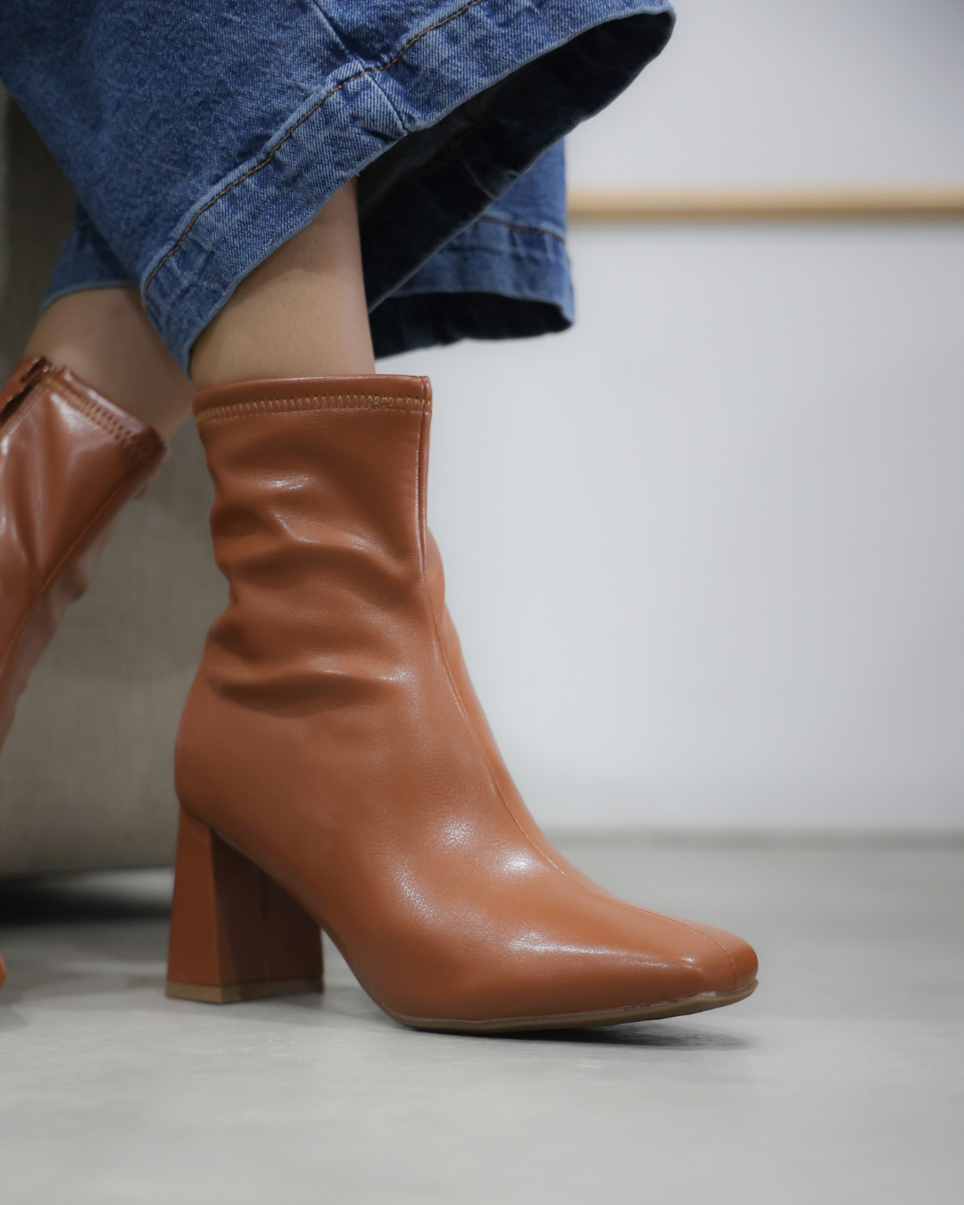 327AR Bota Sintético Tan