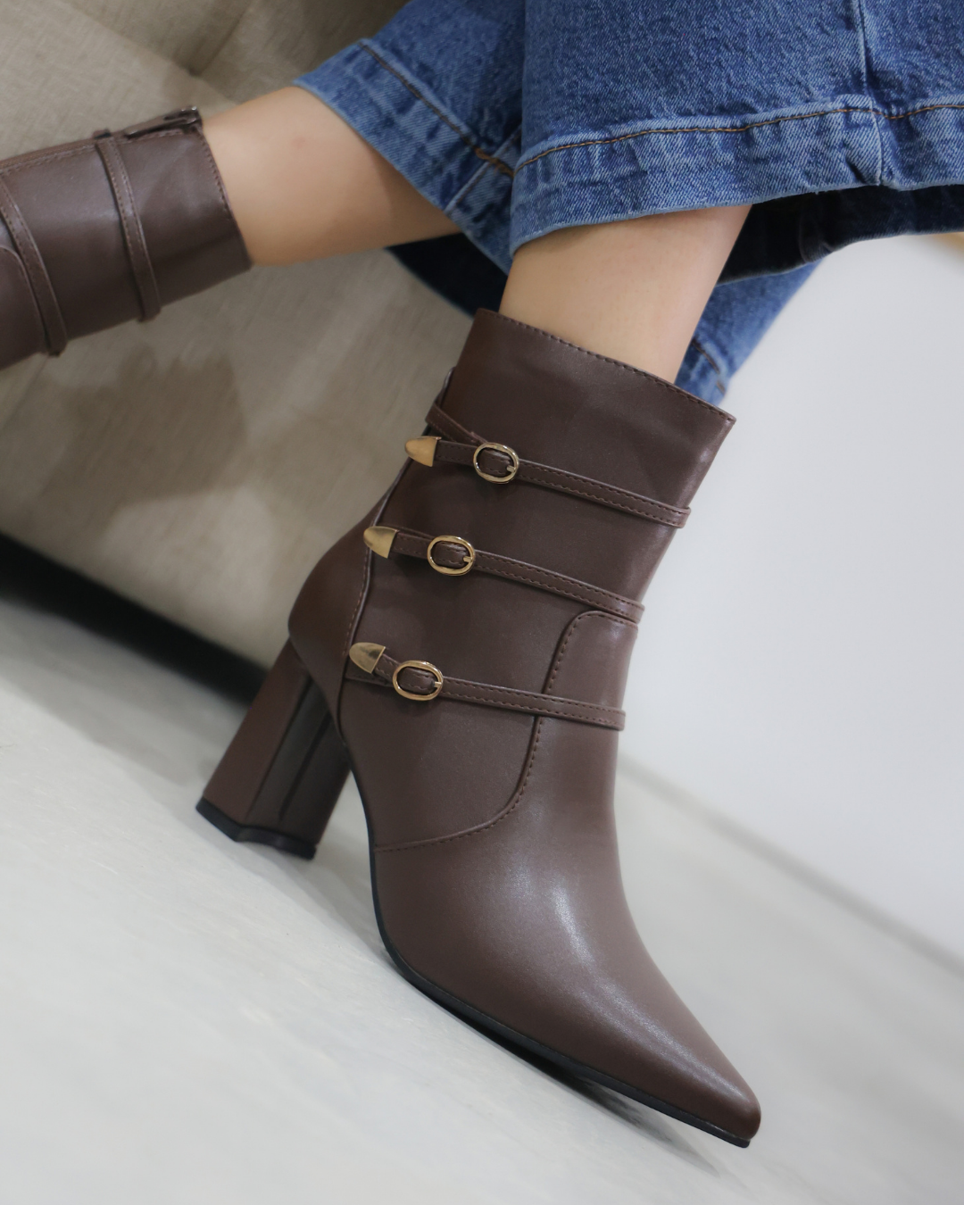 329AR Bota Sintético Café