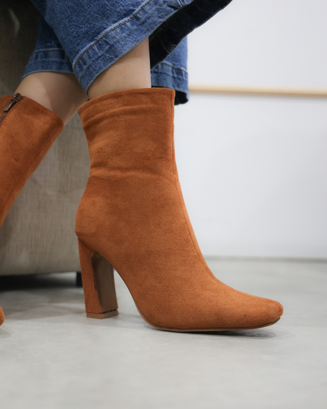 332AR Bota Sintético Durazno Tan