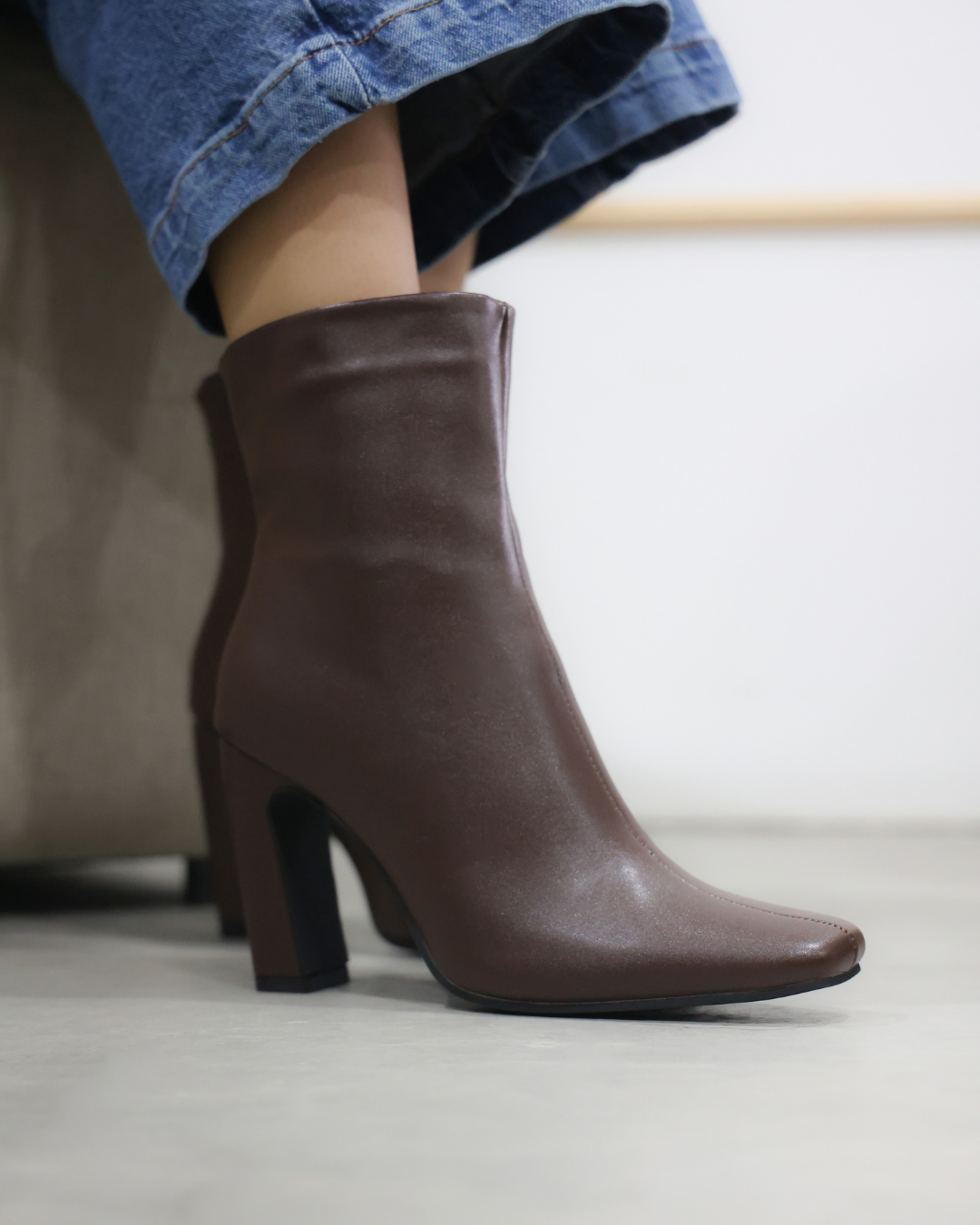 332AR Bota Sintético Café
