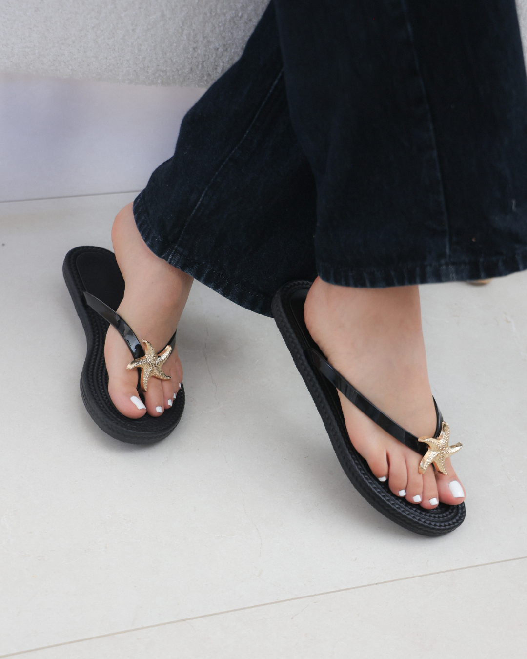 245AR Sandalia Plástico Negro