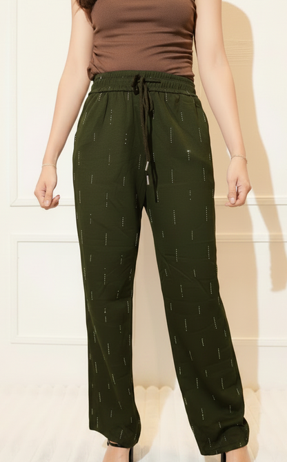 5180 pantalon liso con pedreria verde militar