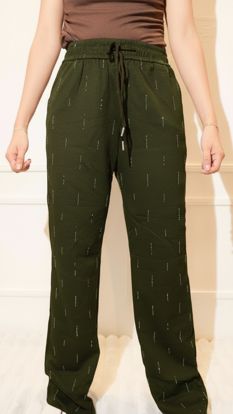 5180 pantalon liso con pedreria verde militar